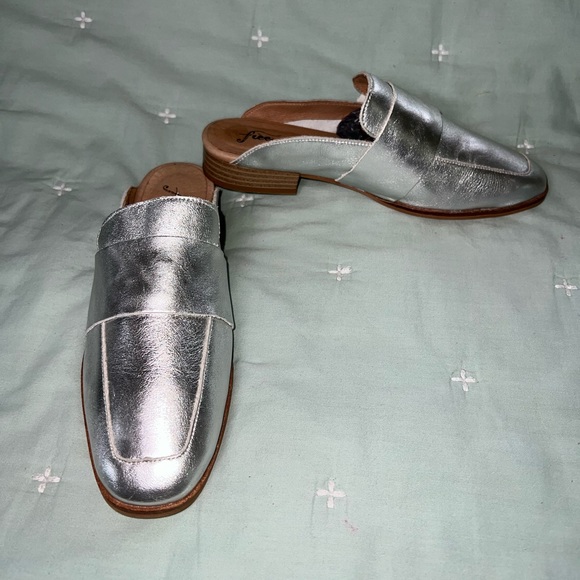 Free People loafer mule silver Sz 6.5 - Picture 2 of 13
